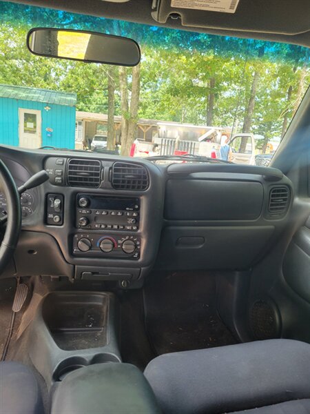 2003 Chevrolet Blazer LS - Photo 9 - Houston, MO 65483