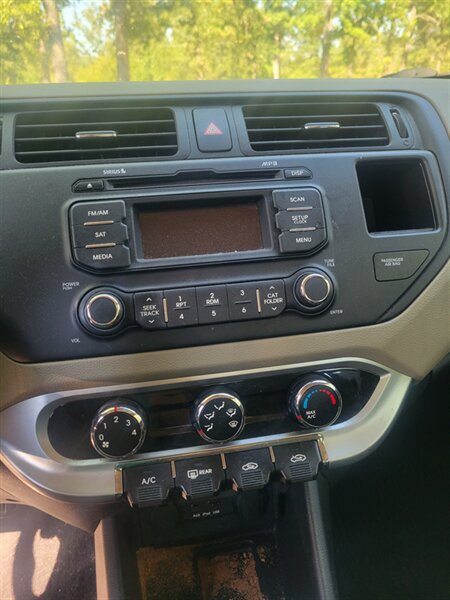 2015 Kia Rio LX - Photo 8 - Houston, MO 65483