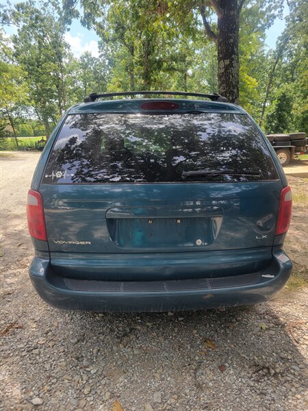 2001 Chrysler Voyager LX - Photo 2 - Houston, MO 65483