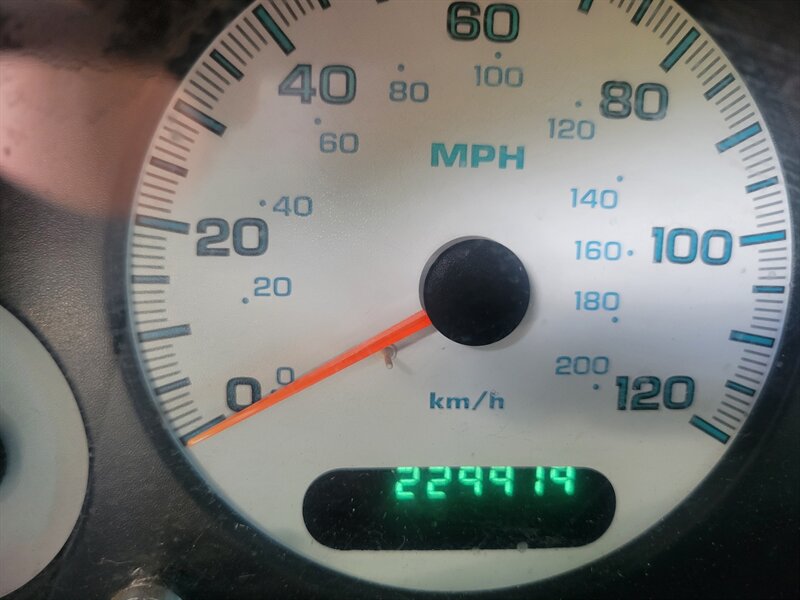 2001 Chrysler Voyager LX - Photo 8 - Houston, MO 65483
