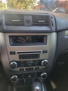 2011 Ford Fusion SE   - Photo 8 - Houston, MO 65483