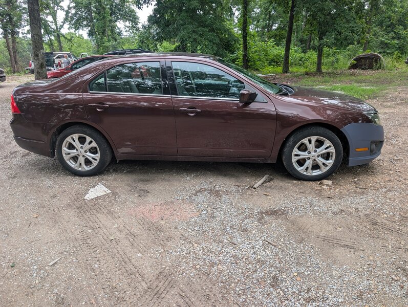 2012 Ford Fusion SE - Photo 2 - Houston, MO 65483