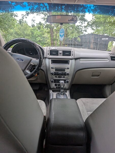 2012 Ford Fusion SE - Photo 6 - Houston, MO 65483