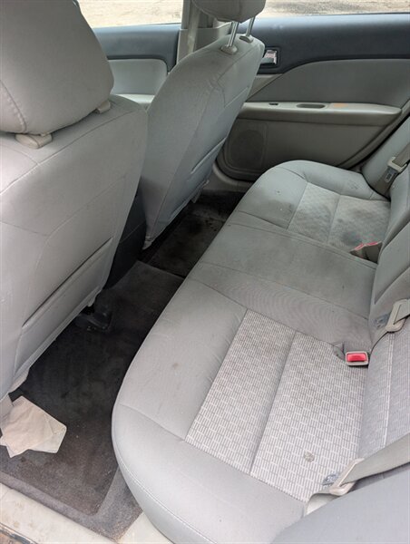 2012 Ford Fusion SE - Photo 5 - Houston, MO 65483