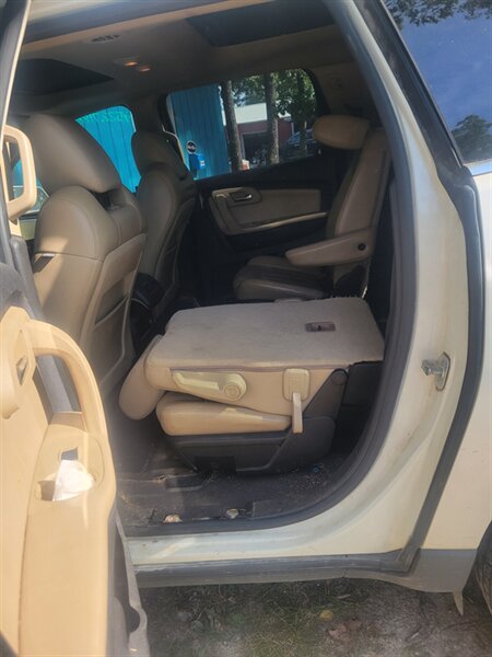 2011 Chevrolet Traverse LTZ - Photo 4 - Houston, MO 65483