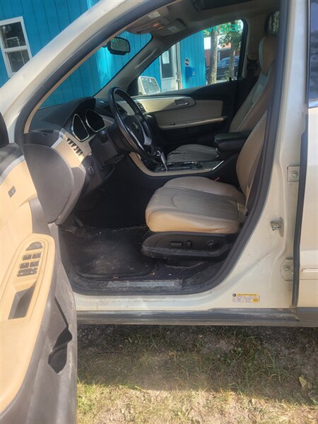 2011 Chevrolet Traverse LTZ - Photo 5 - Houston, MO 65483