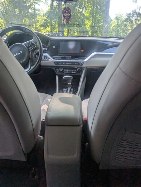2022 Kia Niro Plug-In Hybrid LXS - Photo 8 - Houston, MO 65483