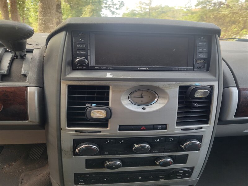 2010 Chrysler Town & Country Touring - Photo 7 - Houston, MO 65483
