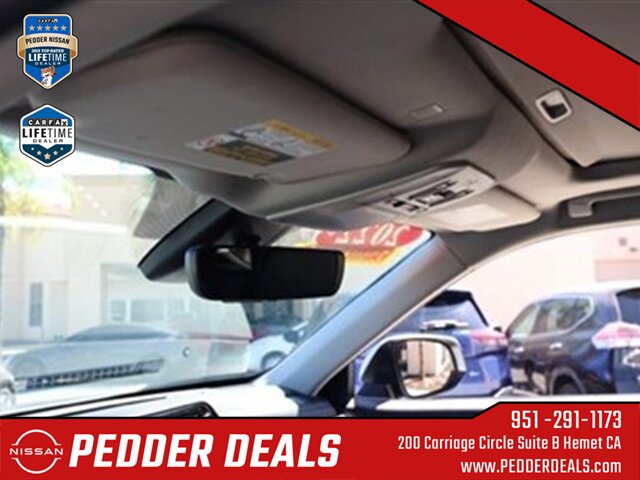 2022 Toyota Highlander XLE   - Photo 13 - Hemet, CA 92545