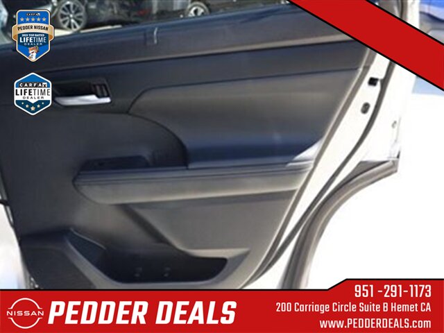 2022 Toyota Highlander XLE   - Photo 19 - Hemet, CA 92545