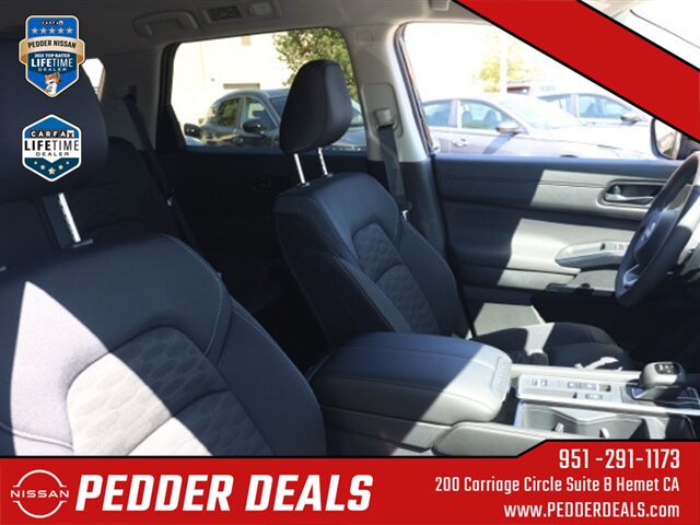 2025 Nissan Pathfinder SV   - Photo 21 - Hemet, CA 92545