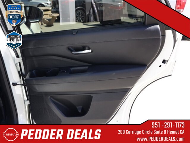 2022 Nissan Pathfinder SL   - Photo 18 - Hemet, CA 92545