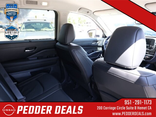 2022 Nissan Pathfinder SL   - Photo 16 - Hemet, CA 92545