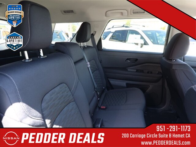 2025 Nissan Pathfinder SV   - Photo 18 - Hemet, CA 92545
