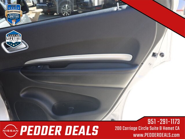 2020 Dodge Durango SXT   - Photo 19 - Hemet, CA 92545
