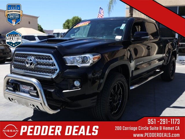2017 Toyota Tacoma SR5 V6   - Photo 8 - Hemet, CA 92545