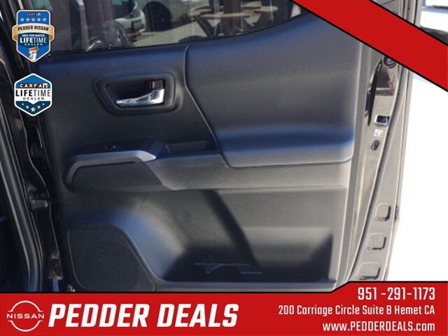 2017 Toyota Tacoma SR5 V6   - Photo 18 - Hemet, CA 92545