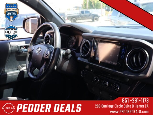 2017 Toyota Tacoma SR5 V6   - Photo 19 - Hemet, CA 92545