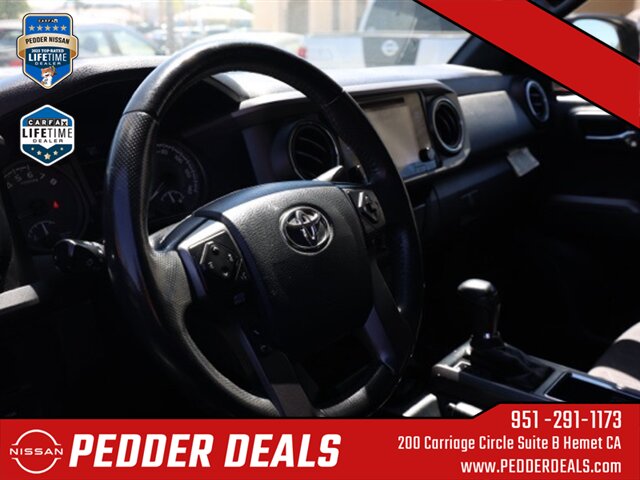 2017 Toyota Tacoma SR5 V6   - Photo 14 - Hemet, CA 92545