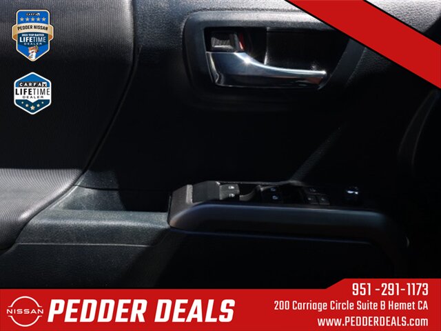 2017 Toyota Tacoma SR5 V6   - Photo 23 - Hemet, CA 92545