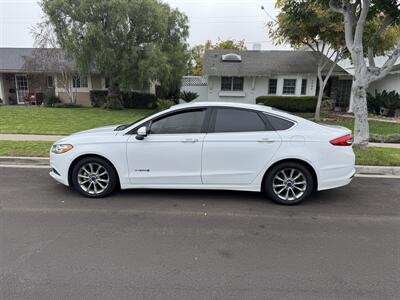 2017 Ford Fusion Hybrid SE   - Photo 8 - Irvine, CA 92612