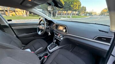 2020 Hyundai ELANTRA SE   - Photo 6 - Irvine, CA 92612