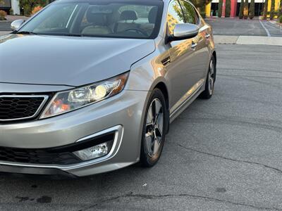 2013 Kia Optima Hybrid LX   - Photo 10 - Irvine, CA 92612