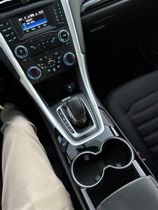 2014 Ford Fusion Hybrid SE  Hybrid - Photo 13 - Irvine, CA 92612