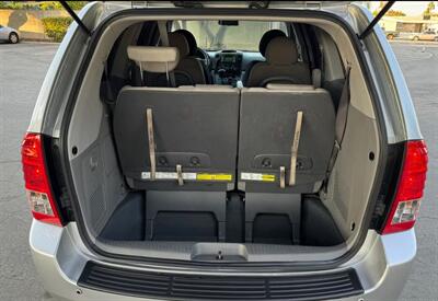2011 Kia Sedona LX   - Photo 9 - Irvine, CA 92612
