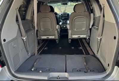 2011 Kia Sedona LX   - Photo 8 - Irvine, CA 92612