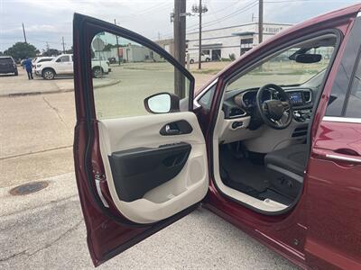 2019 Chrysler Pacifica Touring Plus   - Photo 12 - Dallas, TX 75243