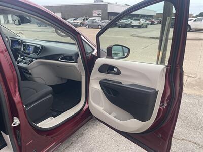2019 Chrysler Pacifica Touring Plus   - Photo 9 - Dallas, TX 75243