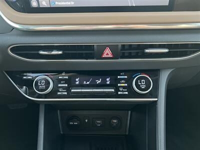 2021 Hyundai SONATA Hybrid Limited   - Photo 24 - Dallas, TX 75243