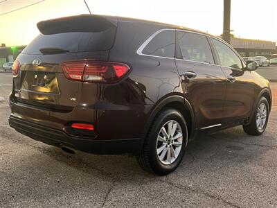 2019 Kia Sorento LX V6 - Photo 9 - Dallas, TX 75243