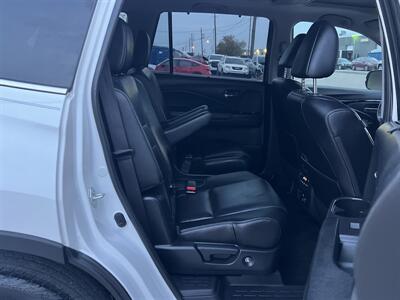 2022 Honda Pilot Touring w/Rear Captain's Chairs - Photo 19 - Dallas, TX 75243