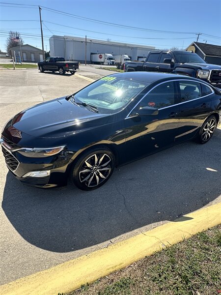 2020 Chevrolet Malibu RS   - Photo 1 - Winchester, IN 47394
