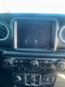 2018 Jeep Wrangler Unlimited Sahara   - Photo 17 - Winchester, IN 47394