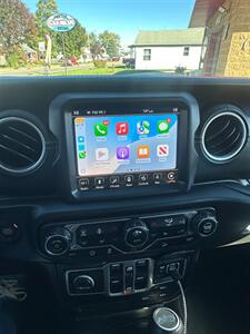 2018 Jeep Wrangler Unlimited Sahara   - Photo 37 - Winchester, IN 47394