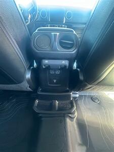 2018 Jeep Wrangler Unlimited Sahara   - Photo 20 - Winchester, IN 47394