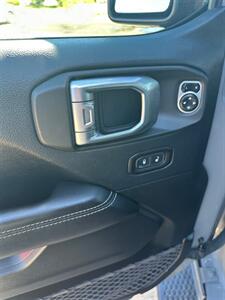 2018 Jeep Wrangler Unlimited Sahara   - Photo 30 - Winchester, IN 47394