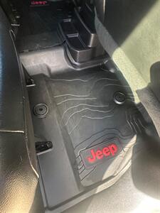 2018 Jeep Wrangler Unlimited Sahara   - Photo 14 - Winchester, IN 47394