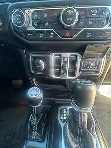 2018 Jeep Wrangler Unlimited Sahara   - Photo 15 - Winchester, IN 47394