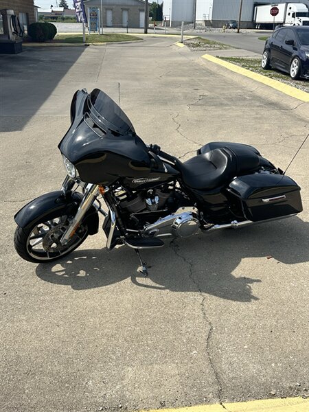 2022 Harley-Davidson Street Glide   - Photo 1 - Winchester, IN 47394