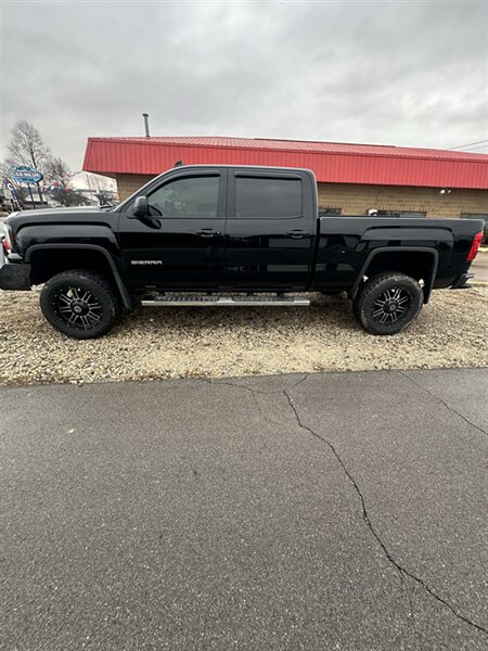 2017 GMC Sierra 1500   - Photo 1 - Winchester, IN 47394