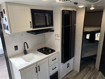 2025 Jayco Jay Flight 197MBW BAJA   - Photo 30 - Falcon, CO 80831