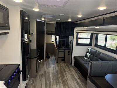 2024 Jayco Jay Feather 27BHB   - Photo 29 - Falcon, CO 80831