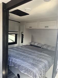 2024 Jayco Jay Feather 27BHB   - Photo 22 - Falcon, CO 80831
