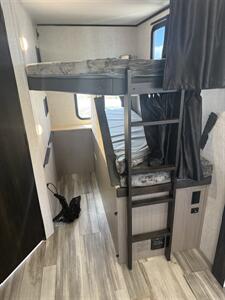 2024 Jayco Jay Feather 27BHB   - Photo 33 - Falcon, CO 80831