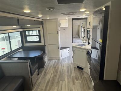2024 Jayco Jay Feather 27BHB   - Photo 37 - Falcon, CO 80831