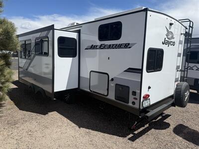 2024 Jayco Jay Feather 27BHB   - Photo 12 - Falcon, CO 80831